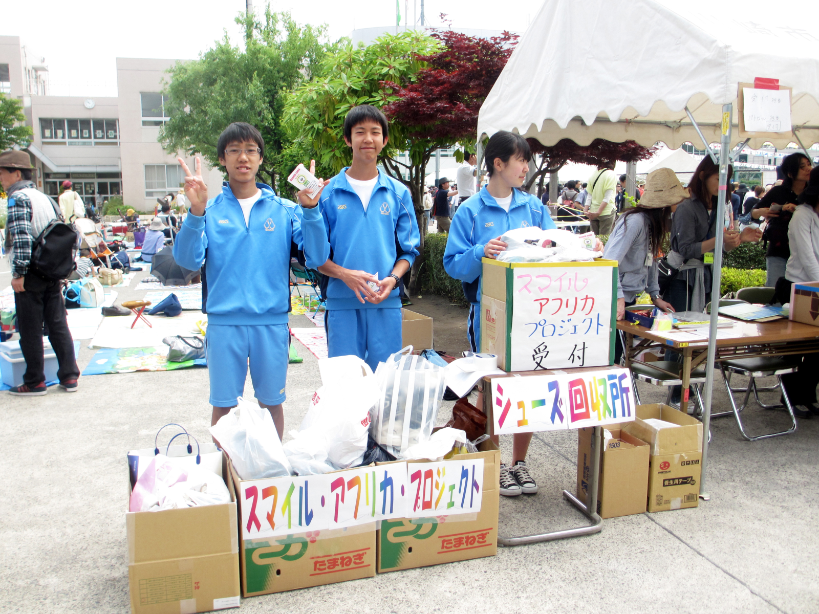 川崎市立麻生中学校は生徒会が中心となり、500足以上のシューズを寄せてくれた。