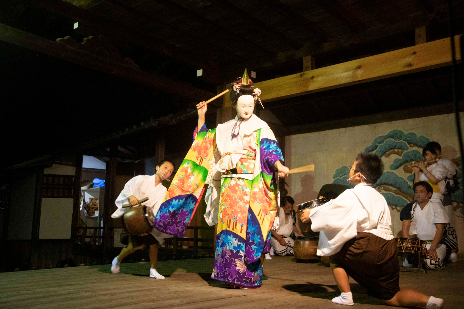 練習場所にもなった、御霊神社の能舞台での奉納。