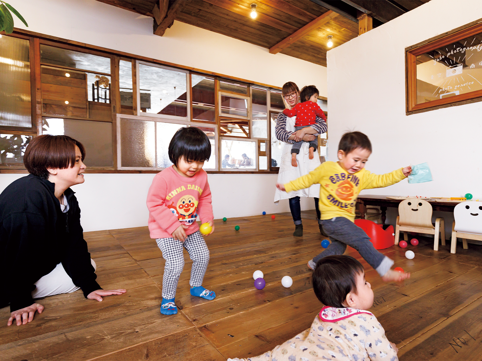 保育士さんも子育て中の人が多く、家庭と子育てを両立しやすい環境にある。