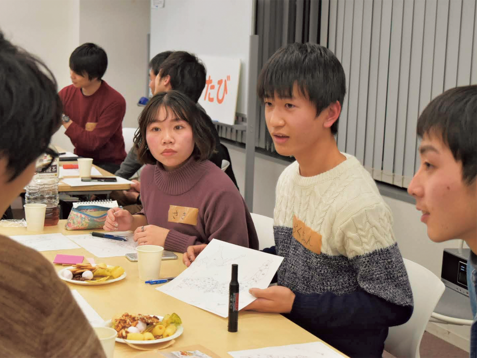 参加者同士が好きな地域のことをワイワイと語り合ったり。『おてつたび』に興味があれば誰でも参加できる。