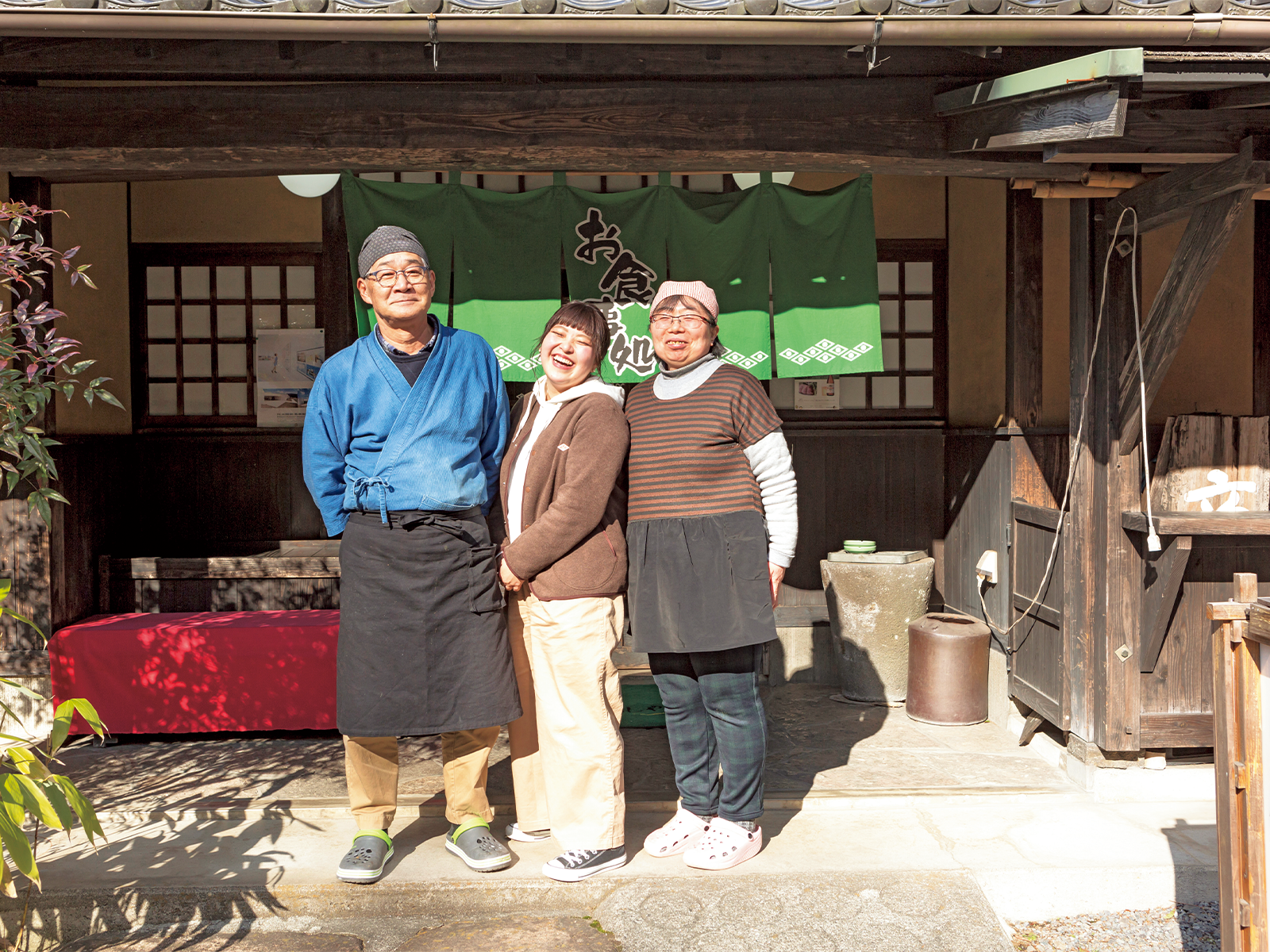 梶原さんおすすめの店のひとつ『辻の茶屋』で。郷土料理のだご汁が絶品。常田文利さんと由美さんが切り盛りする。