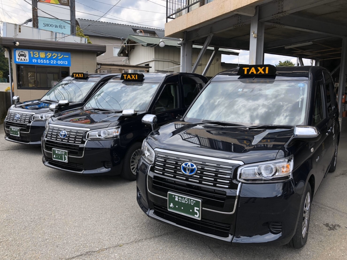 地元のタクシー会社、宅配代行サービスとの連携